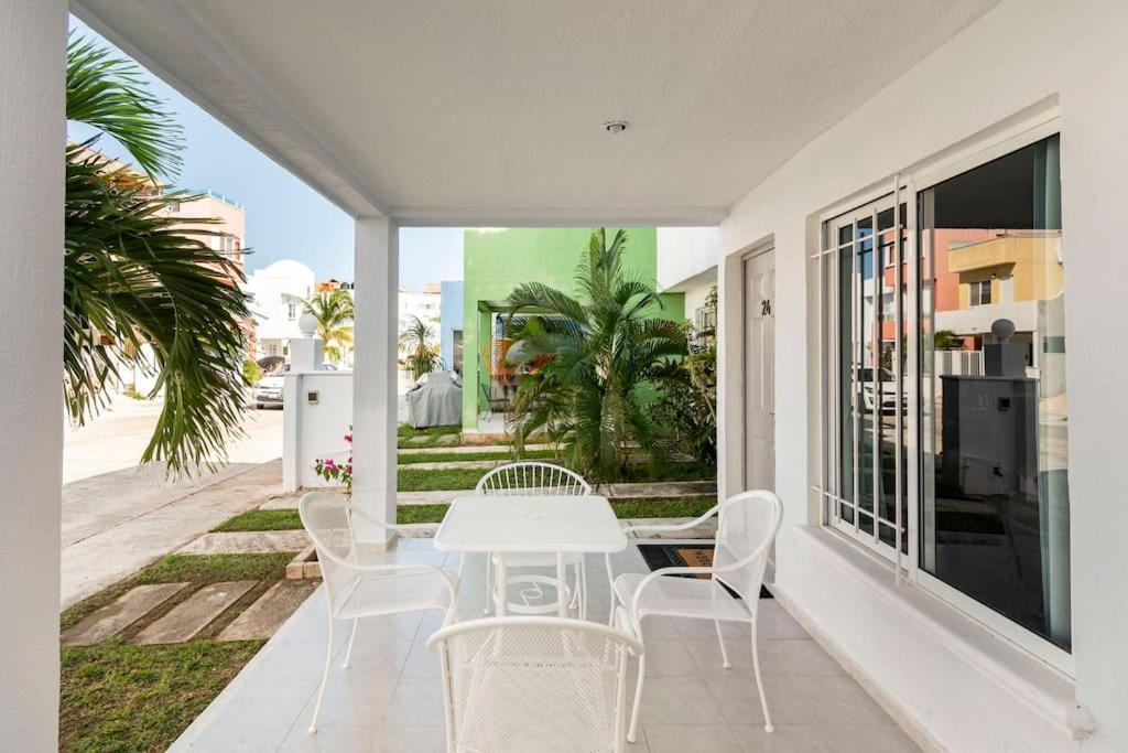 Micro Studio Perfect For Backpackers, Couples, 3 Min Drive To Playa El Nino Cancun Ngoại thất bức ảnh